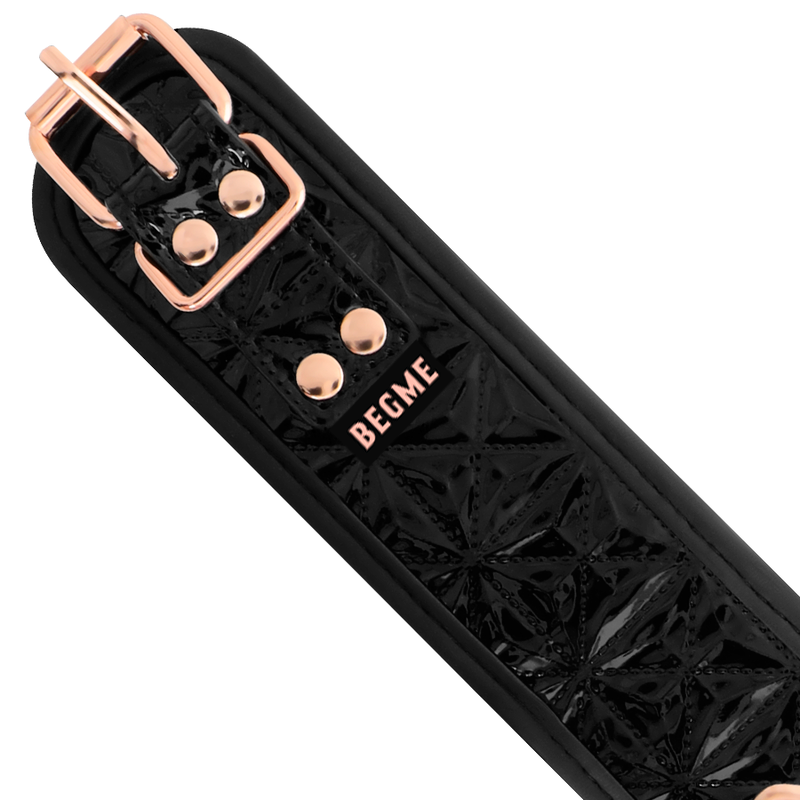 BEGME - COLLIER BLACK EDITION AVEC CHAÎNES ET PINCES À TÉTONS DOUBLÉES DE NÉOPRÈNE