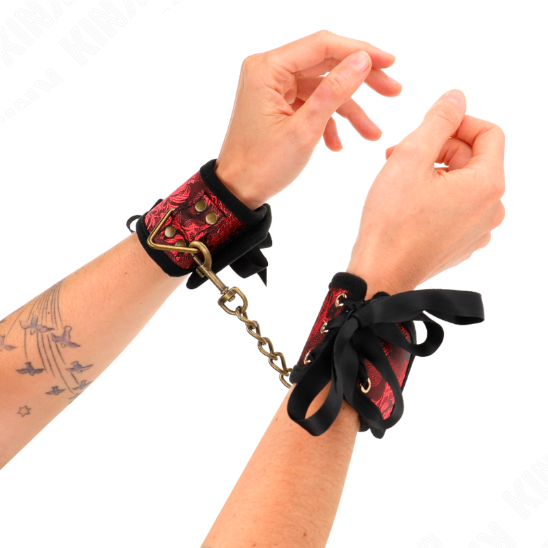 KINK - MENOTTES DESIGN SCANDALE ROUGE-NOIR DÉTAIL NŒUD 24,5 CM X 6,5 CM