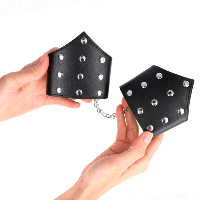 KINK - BRASSARDS NOIRS À CLOUS AVEC CHAÎNE RÉGLABLE 17-23 CM X 8,5 CM