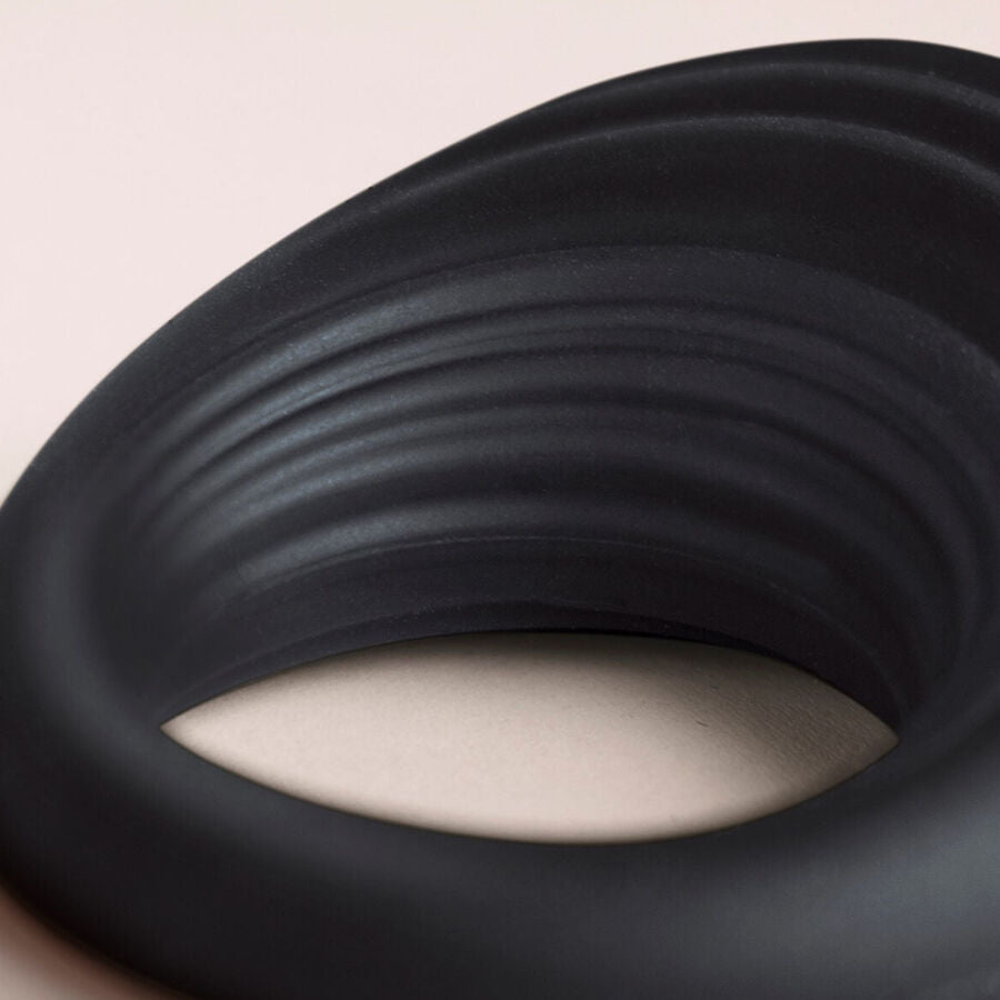 ROCKS-OFF-SPIRE BLACK VIBRATING PENIS RING